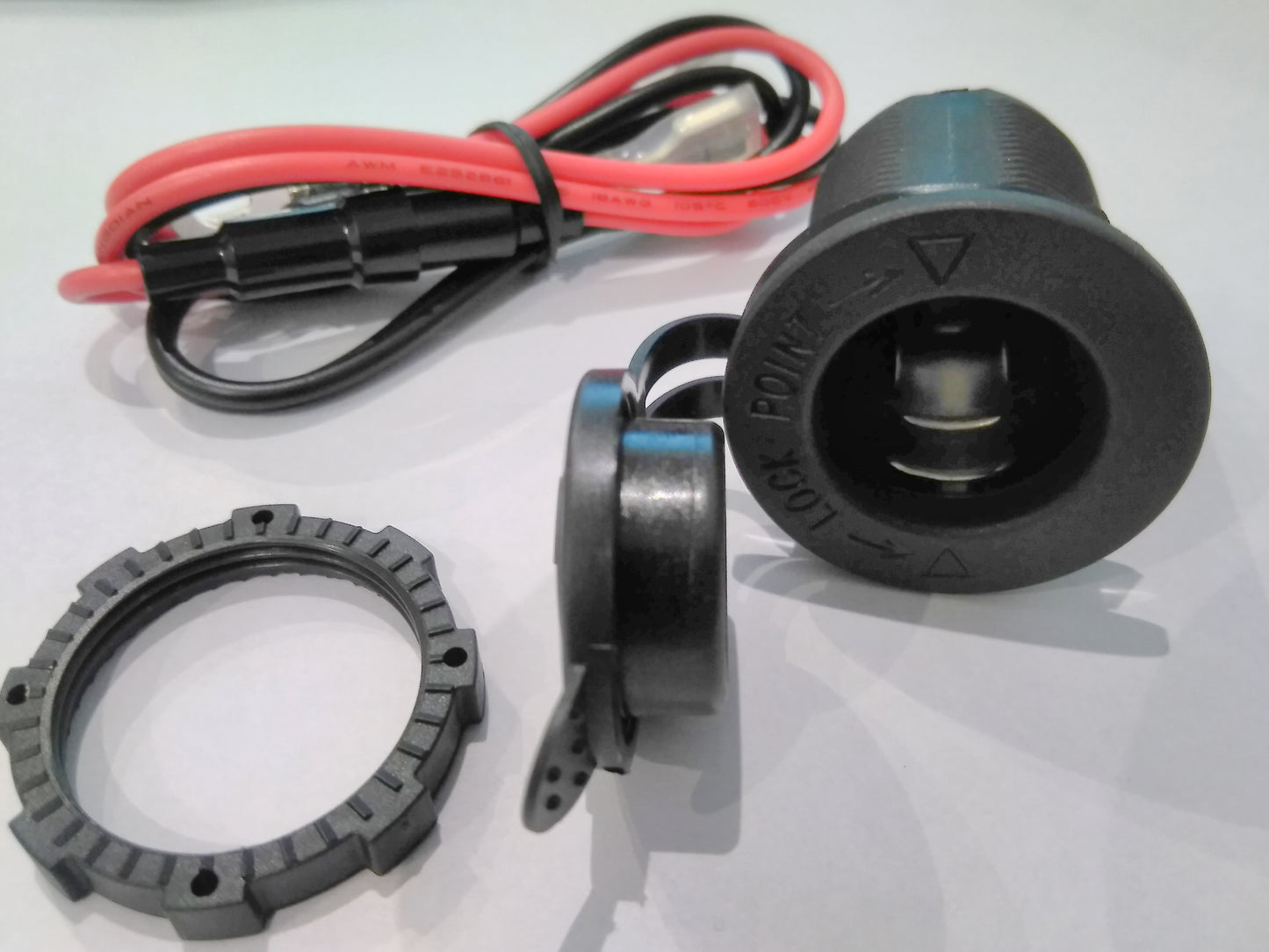 Toma de 12V + Cables