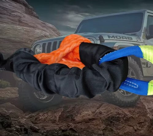 Equipo de Rescate 4x4: Grilletes Soft, Eslingas, y Accesorios esenciales para malacate. Recupera tu vehículo del barro o arena con seguridad off-road.